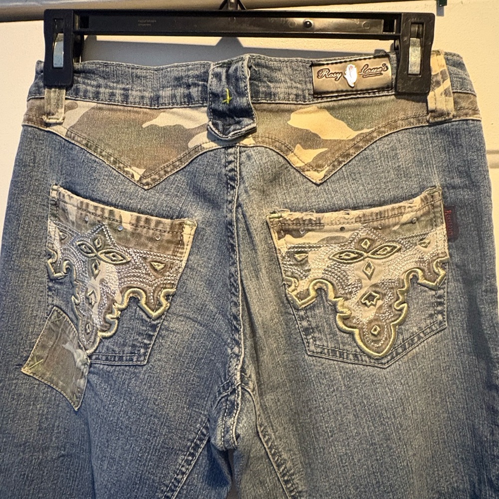 Gorgeous Embroidered Women's Jeans - Picture 6 of 16